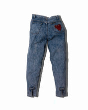 Load image into Gallery viewer, LOVESTRUCK JEANS
