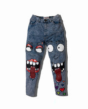 Load image into Gallery viewer, LOVESTRUCK JEANS
